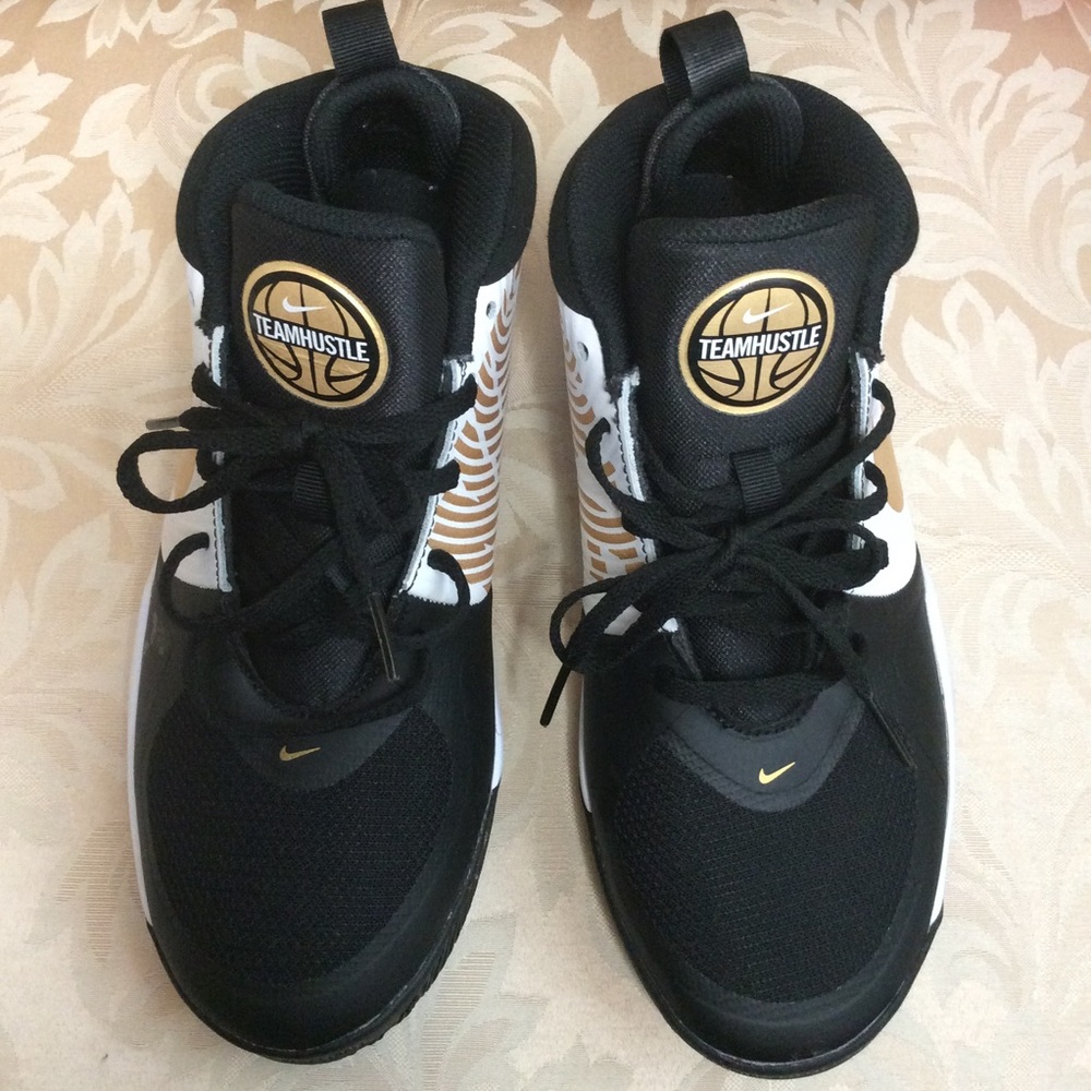 Nike Team Hustle D9